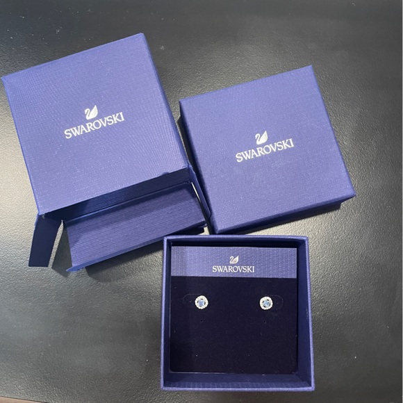 NWT - Swarovski Light Blue Crystal Stud Earrings - Picture 3 of 7